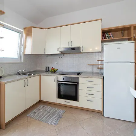 Silva Lägenhet Tučepi